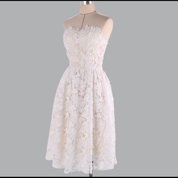 ❌ SOLD ❌White Lace Women's Strapless Dress - Picture 9 of 10